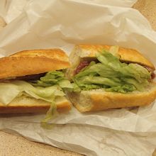 生ハムとレタスのサンド