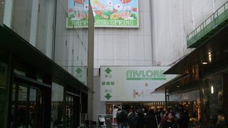 路地裏のスペインバルなどの雰囲気が素敵