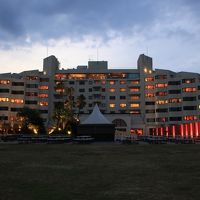 夜に海側から見てください。とってもステキです。