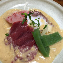 コとまぐろとウンギャラマツのお刺身を酢味噌和えで。