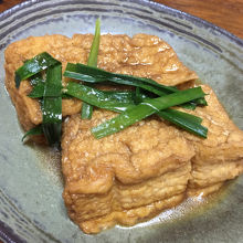 揚げドーフ。甘めの汁で煮てます。