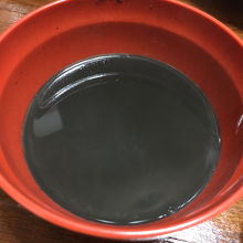 イカの墨汁。出汁と墨がマッチしていて美味しかった。