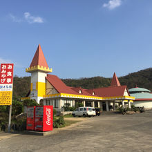 お店の中はお酒以外のお土産もありました。微妙なラインナップ。