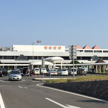 こじんまりとしています。離島の空港なんてこんなものでしょう。