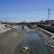 入口には有名な峰松うなぎ屋