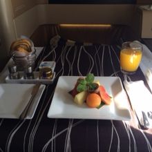 テーブルが豪華です。コーヒーは人生最高のものでした。