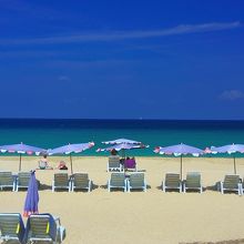 青い海と青い空がよく似合うビーチです