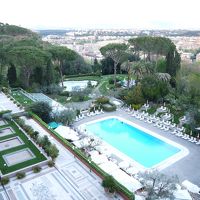 部屋から見る屋外プール