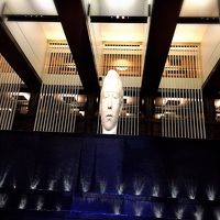 ホログラムのように浮いているように見えるオブジェ