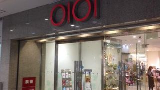 家電量販店・飲食店などと一体となった大型の丸井です。