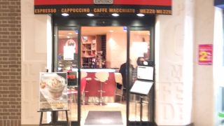 イタリアン・バールは使える。Segafredo Zanetti. 