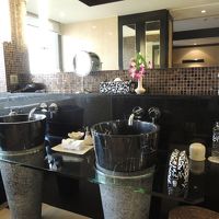 洗面台が2つ、このポーチがかわいい