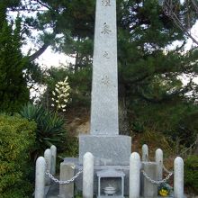 公園内の忠魂碑