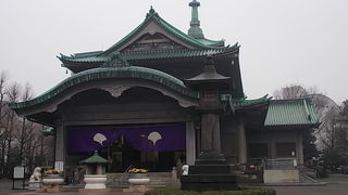 改修工事前の慰霊堂の様子