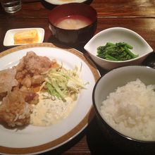 サービス定食（チキン南蛮）