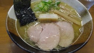 開店前から並ぶラーメンやさん