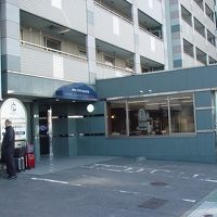 前面道路からのアプローチです。