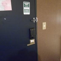 ドアを開けるといきなり室内が見える間取りで好みにあわない。