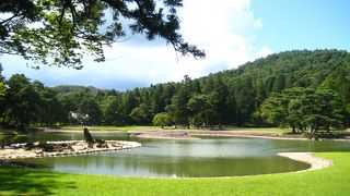 派手ではないけれど美しい庭園