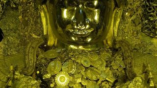 地元の人でごった返しています。