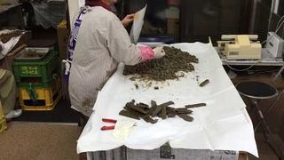 造っているその場で販売しています。黒糖はコクがあり美味しい★