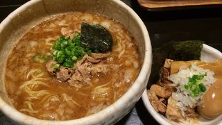 接客が素晴らしい、最近 流行りの豚骨魚介系のラーメン屋