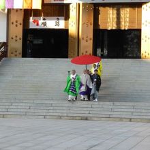 護摩の務めを終えた導師