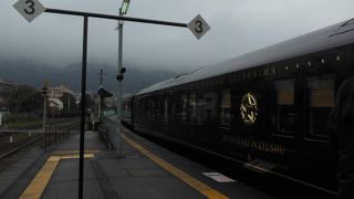 車体がピカピカすぎて