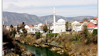 ボスニア南部からクロアチアを繋ぐエメラルドグリーンの流れ