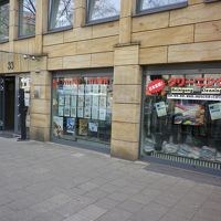 近所のクリーニング屋です