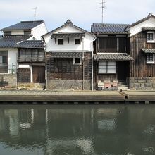 旧加茂川沿いの街並風景