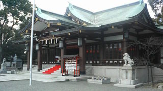 平和を願う像などがあちこちに並んでいます