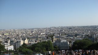 丘の上にあるので、パリ市内が一望！