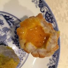 デザートに別タイプの卵黄カスタード入りを食べました