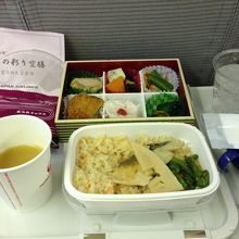 成田乗継で利用したＪＡＬの機内食です