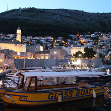 夜の旧港はロマンチック