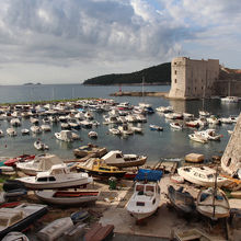 引き潮の時は、船も陸に上がってます