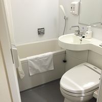 コンパクトなバスルームです