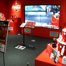 新食感「フローズンコーラ」を売っていました。