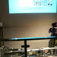 ロボットアームを実際に触れました。