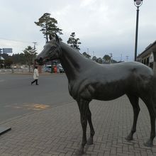 馬の銅像です。