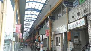 大阪駅のすぐそばに残る昔ながらの街なみ