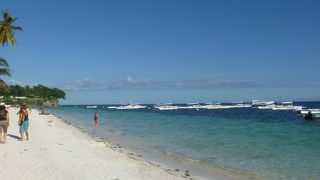 白い砂浜と青い海！