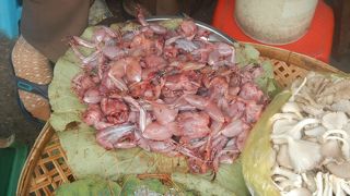 カエルの肉を売っていた