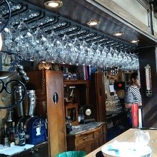 ２階席はこの上。席数少ないです。