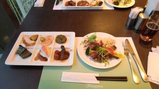 広々とした景色が楽しめるブッフェレストラン