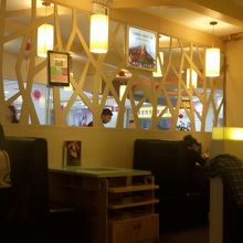 火鍋屋によくあるにぎやかな感じはありません