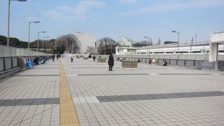 上野駅を東西に結ぶ自由通路