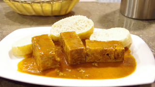 ヌエバ広場近く、肉系のタパスが美味しい