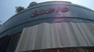 ZARAとH&Mが入る駅直結のビル